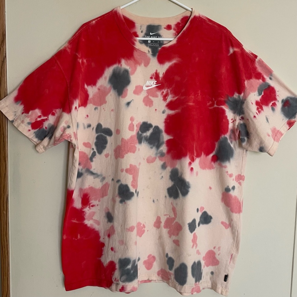 Men’s Nike Red and Gray Tie-Dye Loose Fit Tee